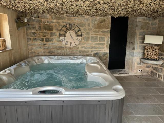 Agreable Chambre D Hote Avec Piscine Et Jacuzzi Thegra Екстер'єр фото